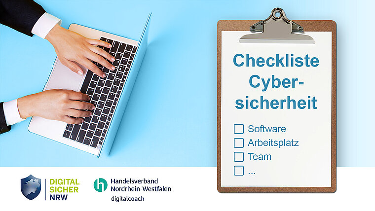 Hände an einem Laptop neben einem Clipboard mit auf blauem Hintergrund