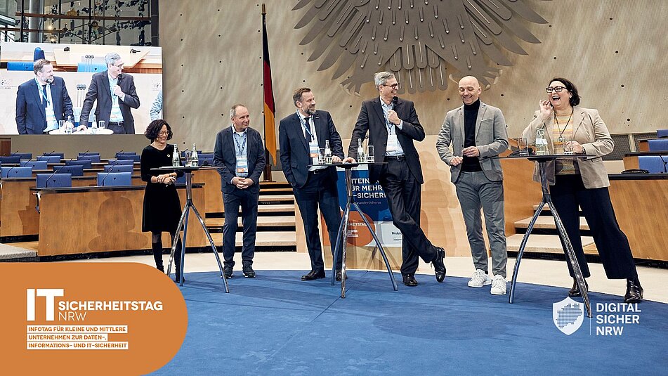 Ute Lange, Stefan Becker, Jens Prager, Axel Petri, Christine Skropke im Plenarsaal lachend