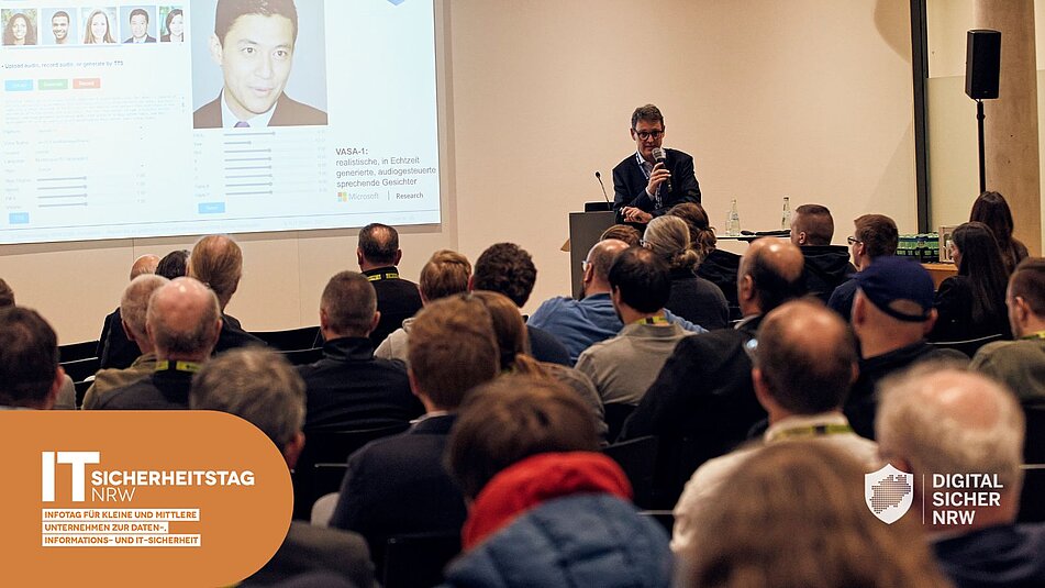 Tobias Rademann beim Vortrag vor Publikum